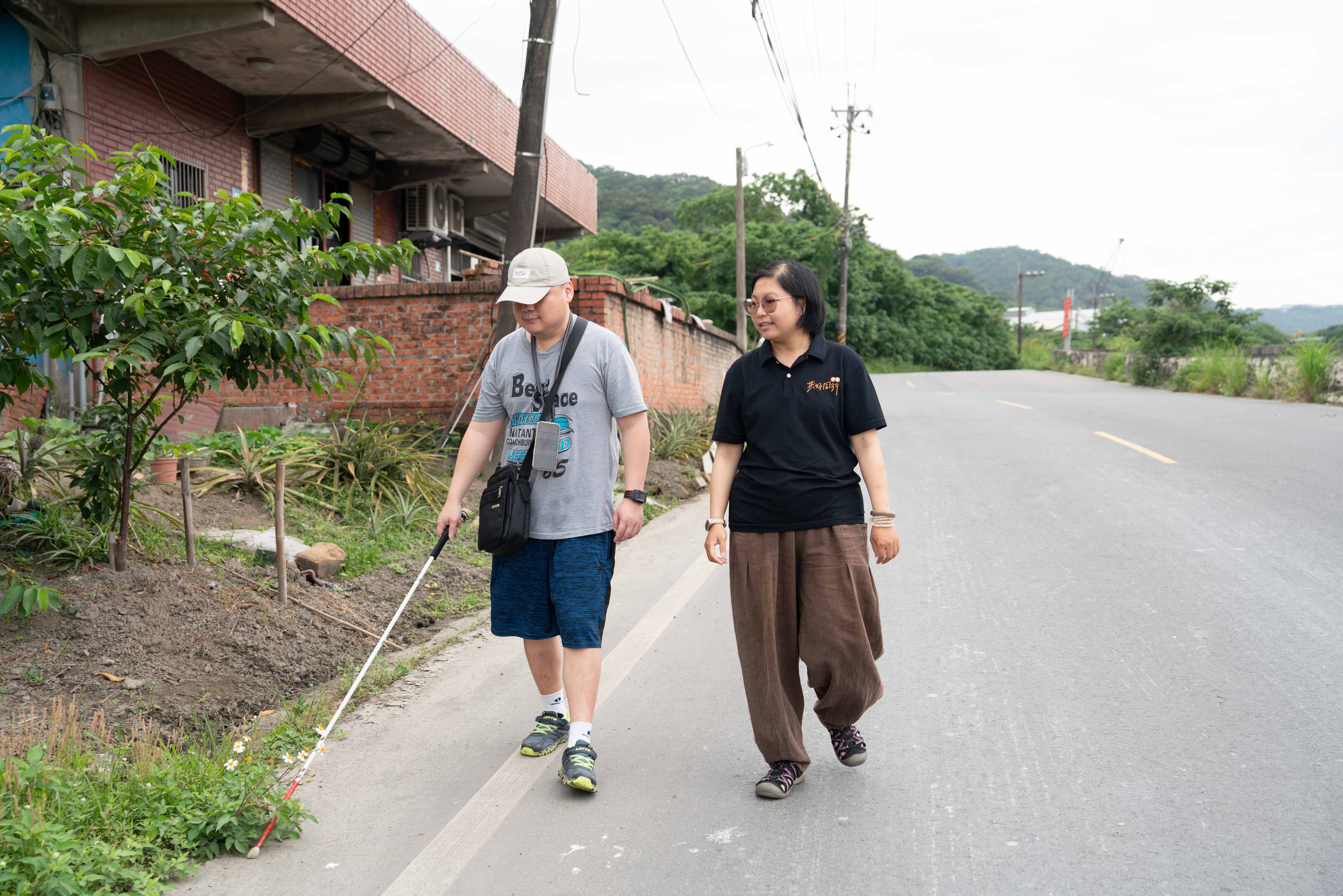 當家人逐漸離去，對坤諭而言，學習生活自理成了當務之急。