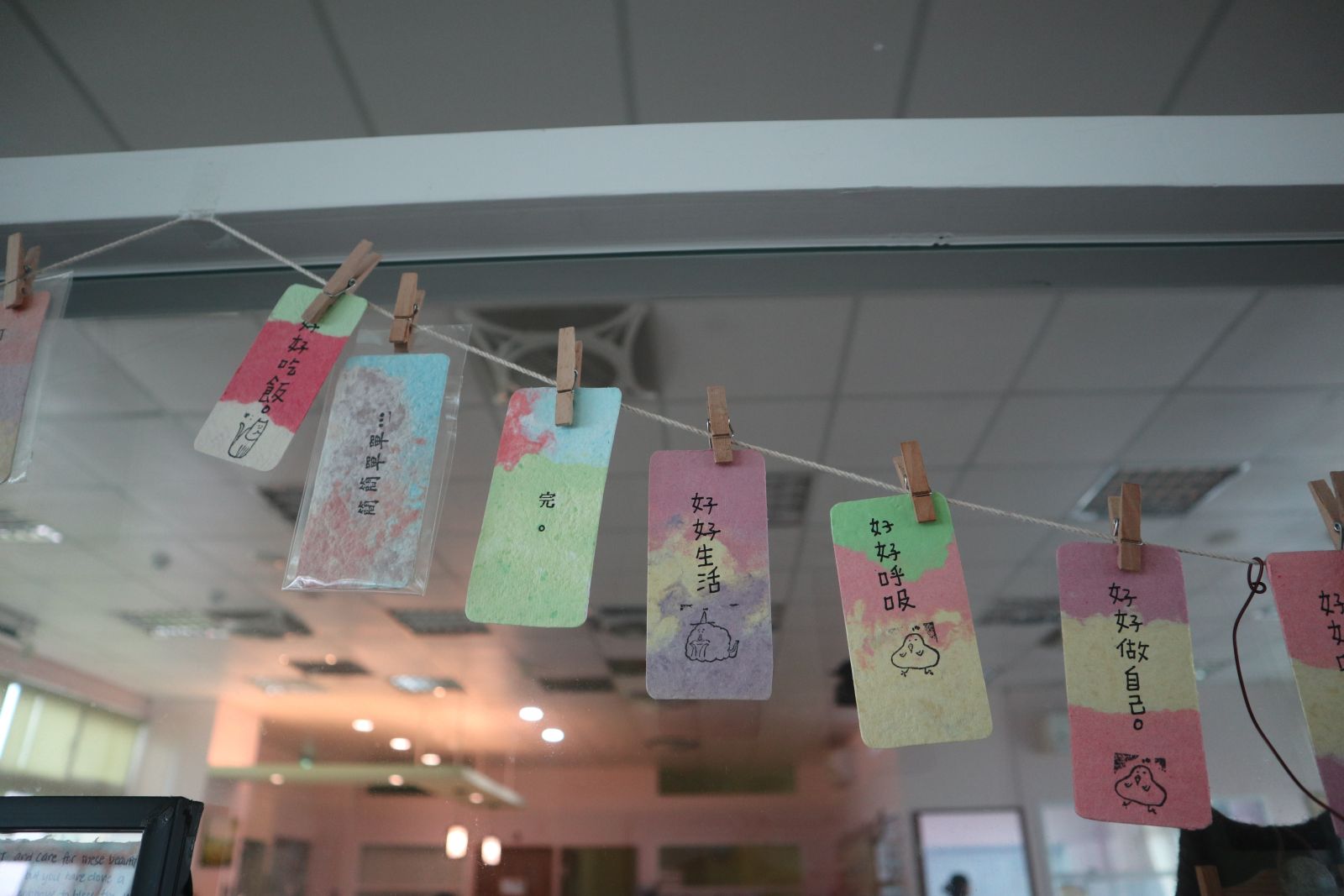 文康休閒活動促進學員情緒穩定，卡拉OK歡唱最受歡迎。