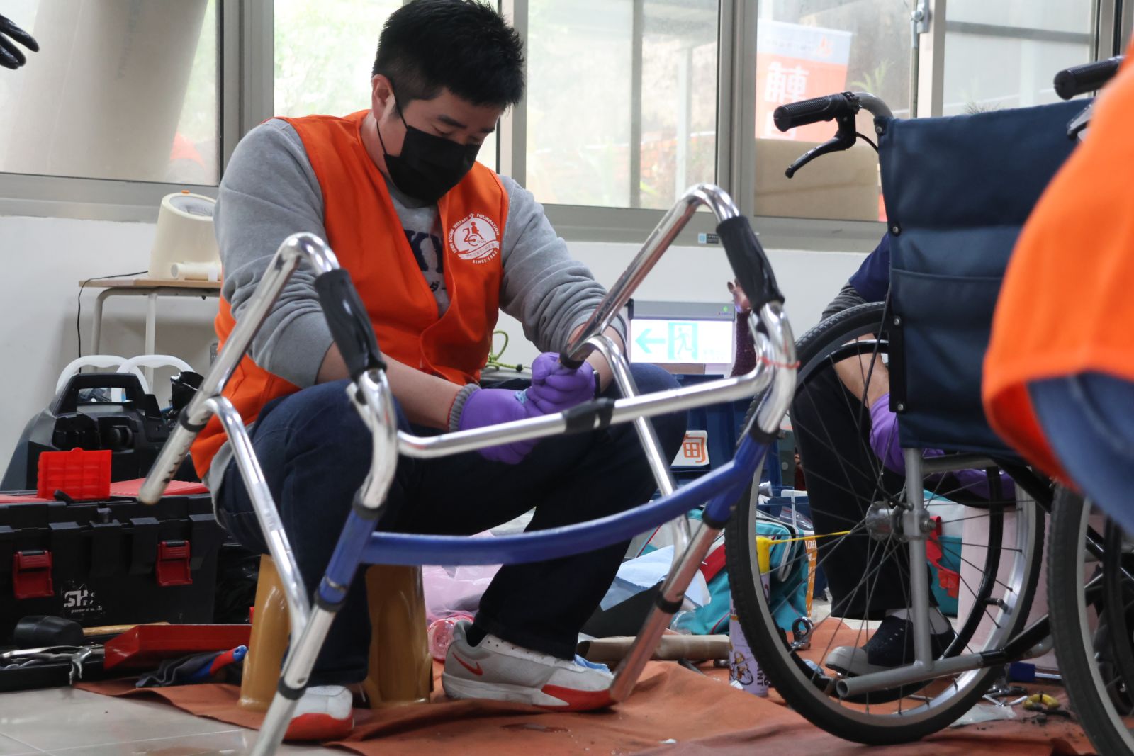 人人都可能需要使用輔具，清潔及維修不可不注意。