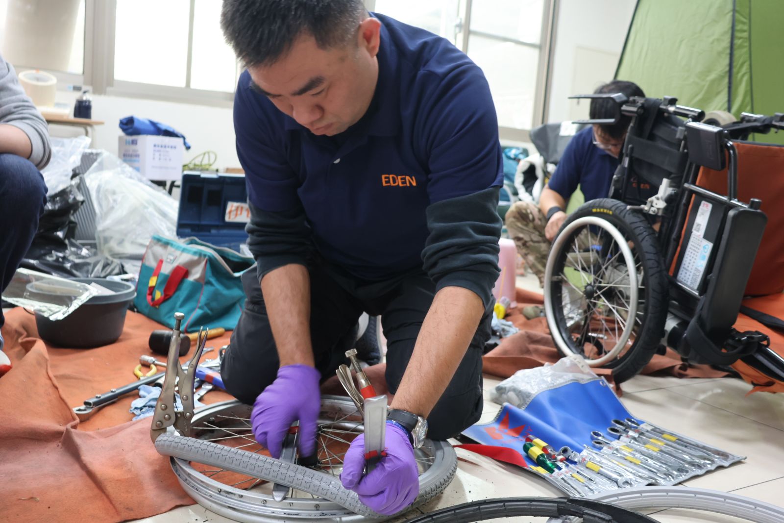 卡卡的輔具，隱含潛藏的危險因子。