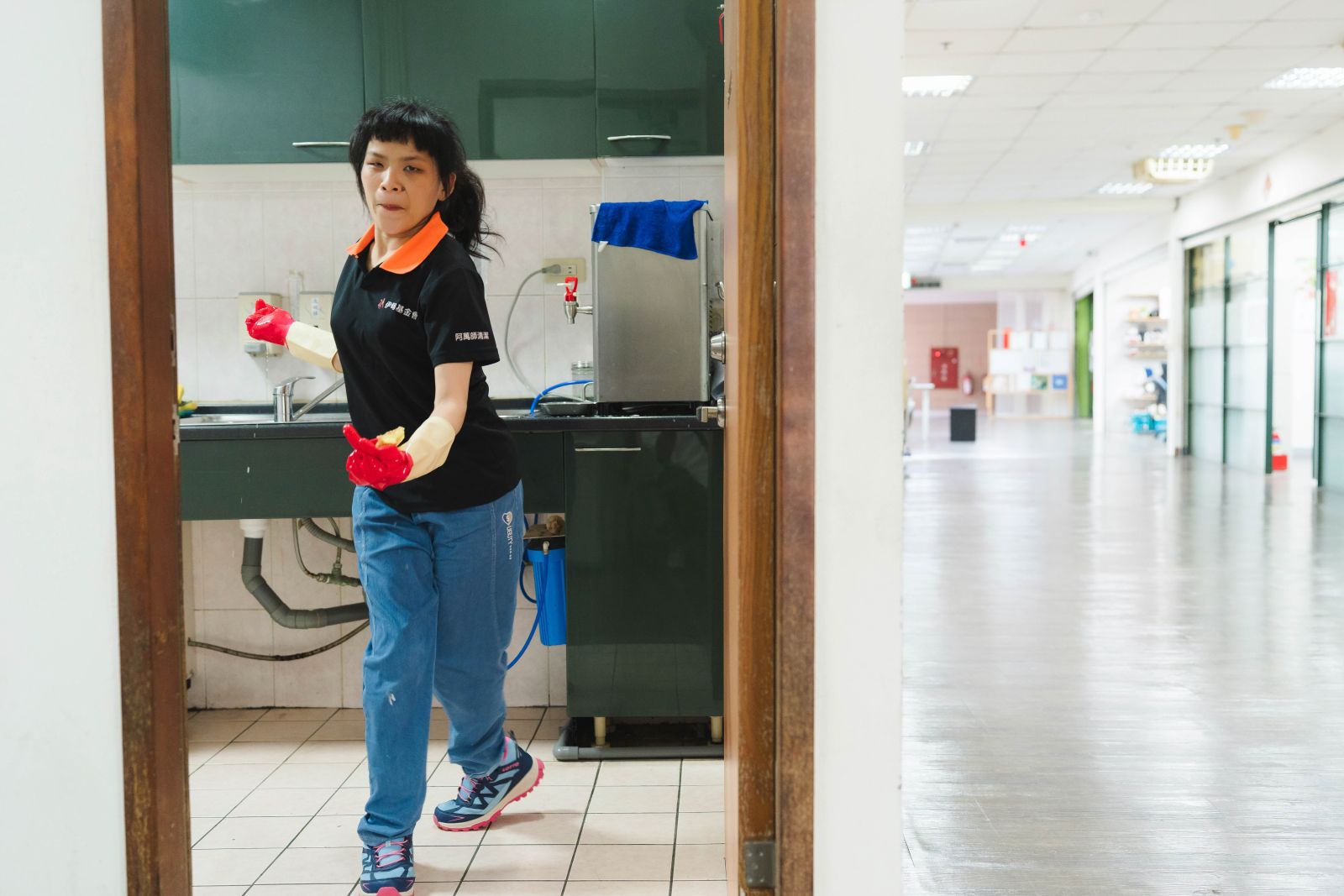 在同儕眼中,姵儀是一位認真又獨立的好夥伴。