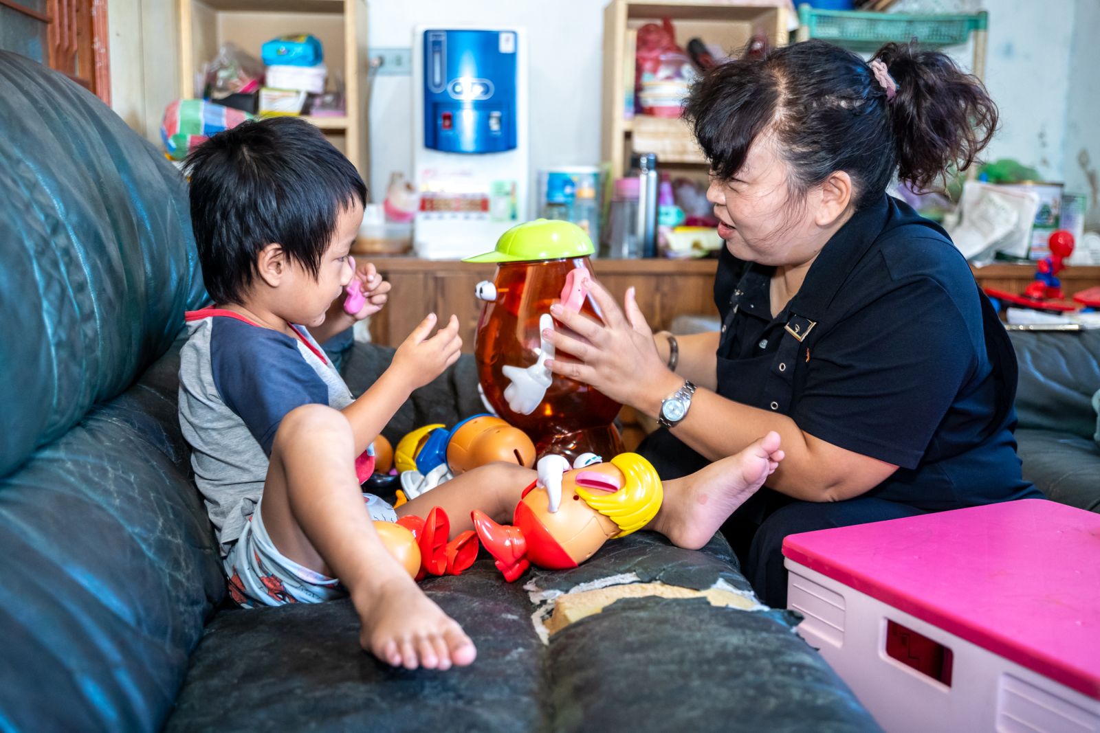 透過伊甸教保老師每次的療育課，幫助孩子穩定進步。