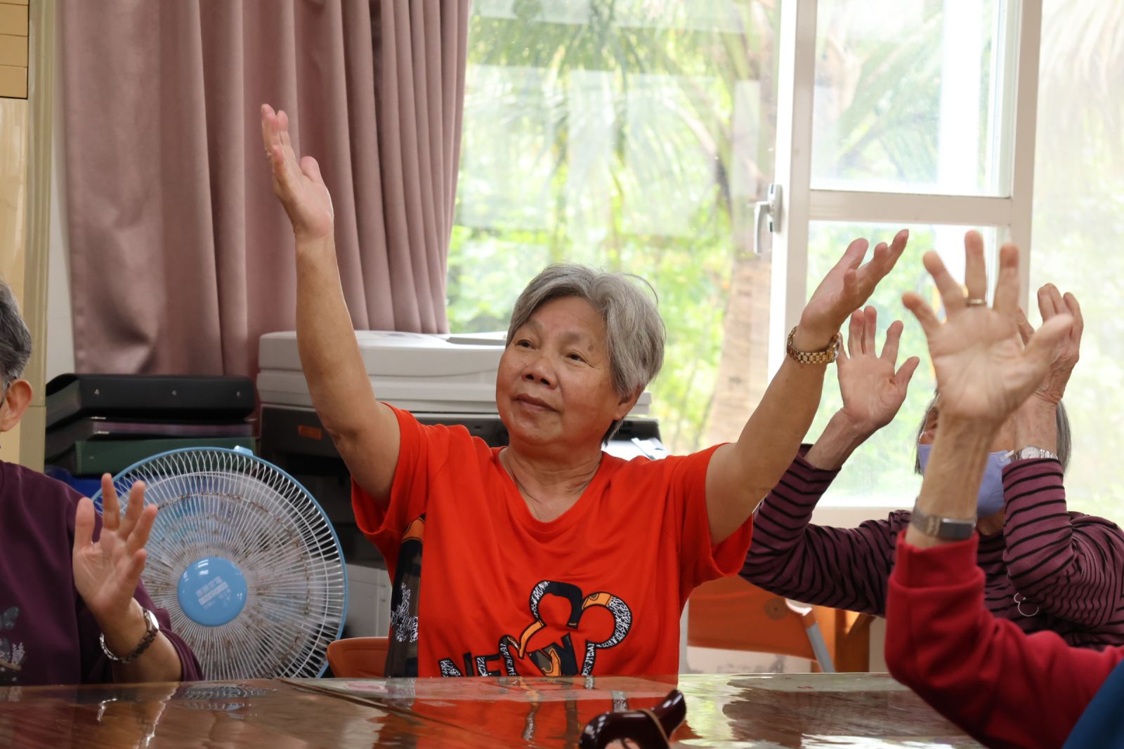 和朋友一起做運動、一起聊聊天，生活不無聊。