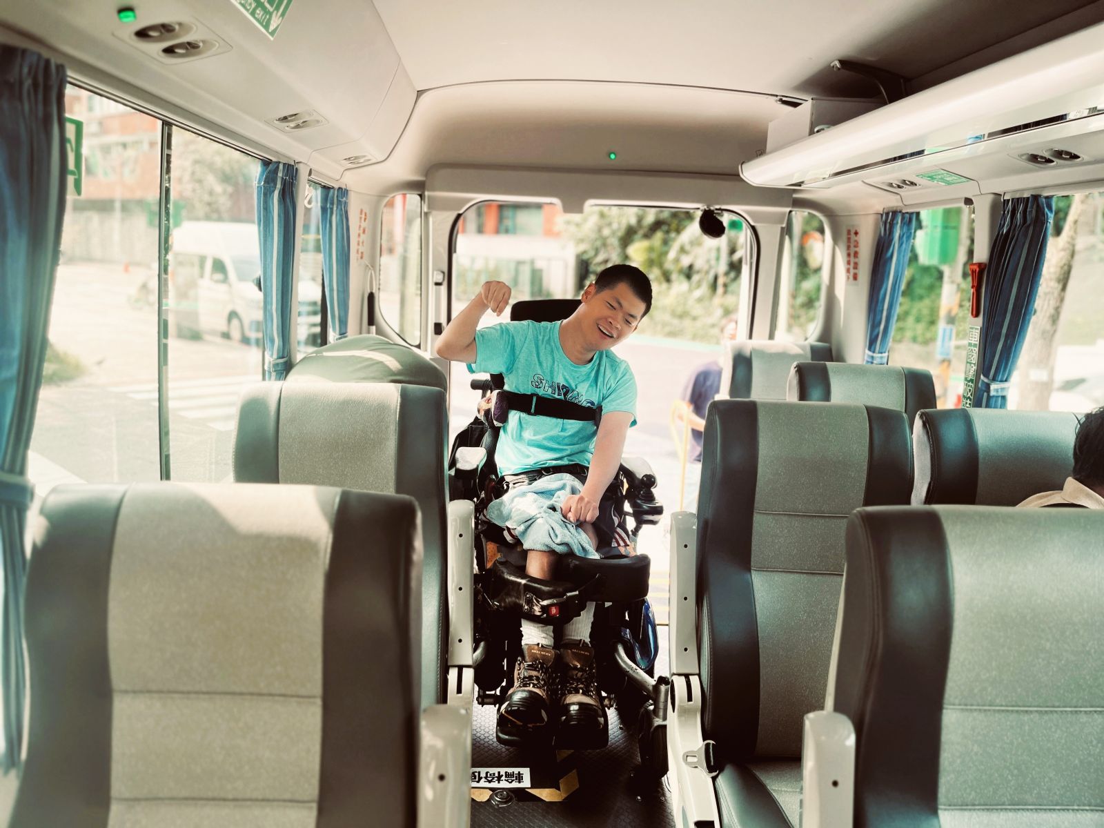 伊甸愛心車隊，長期支援身心障礙服務單位之外出需求。
