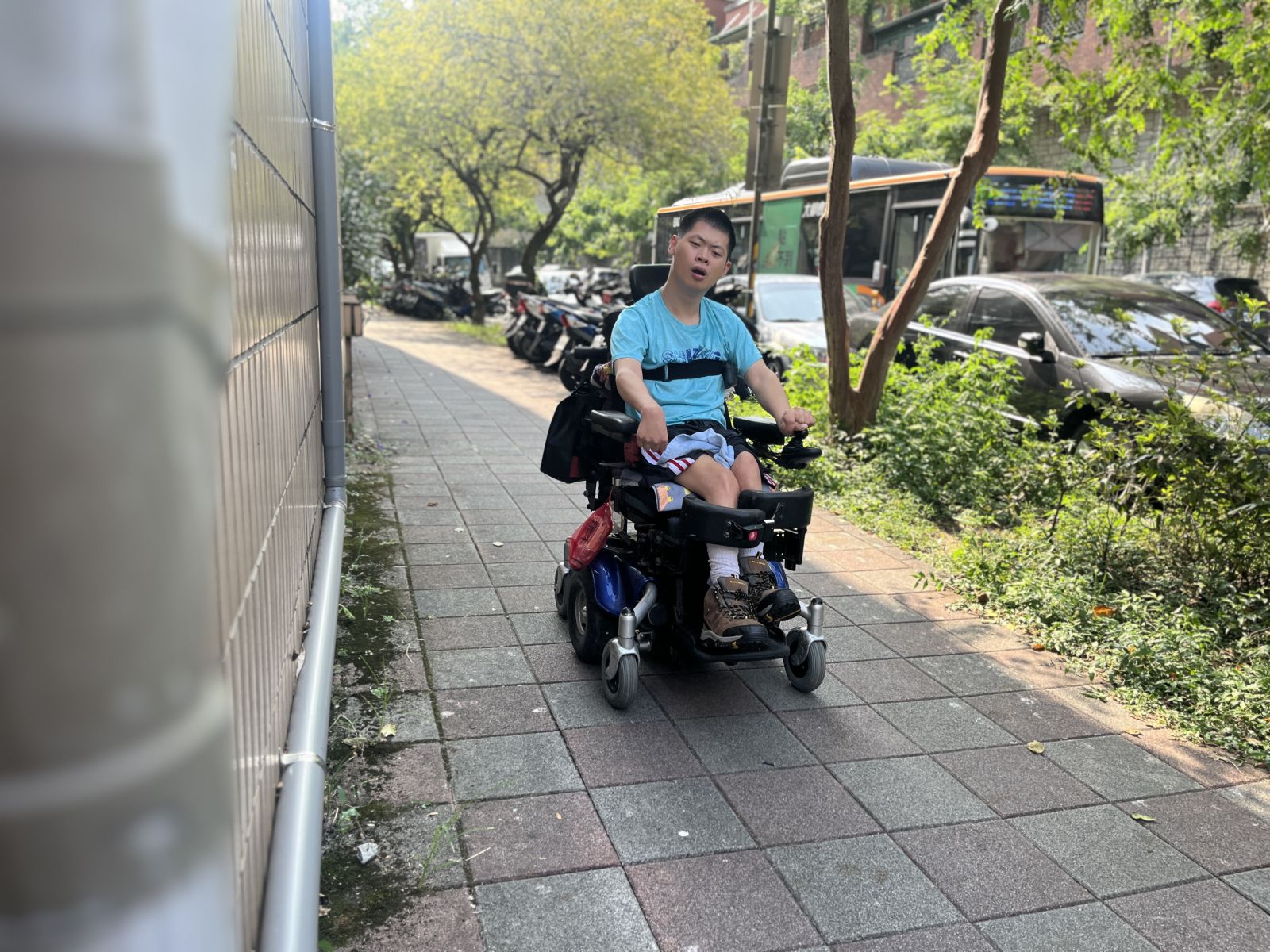 伊甸愛心車隊，長期支援身心障礙服務單位之外出需求。